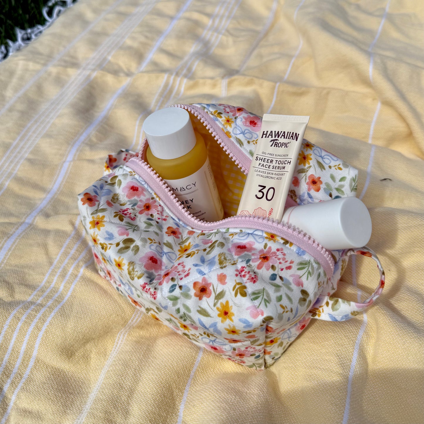 Cutesy Floral 🎀 Carry-All Pouch