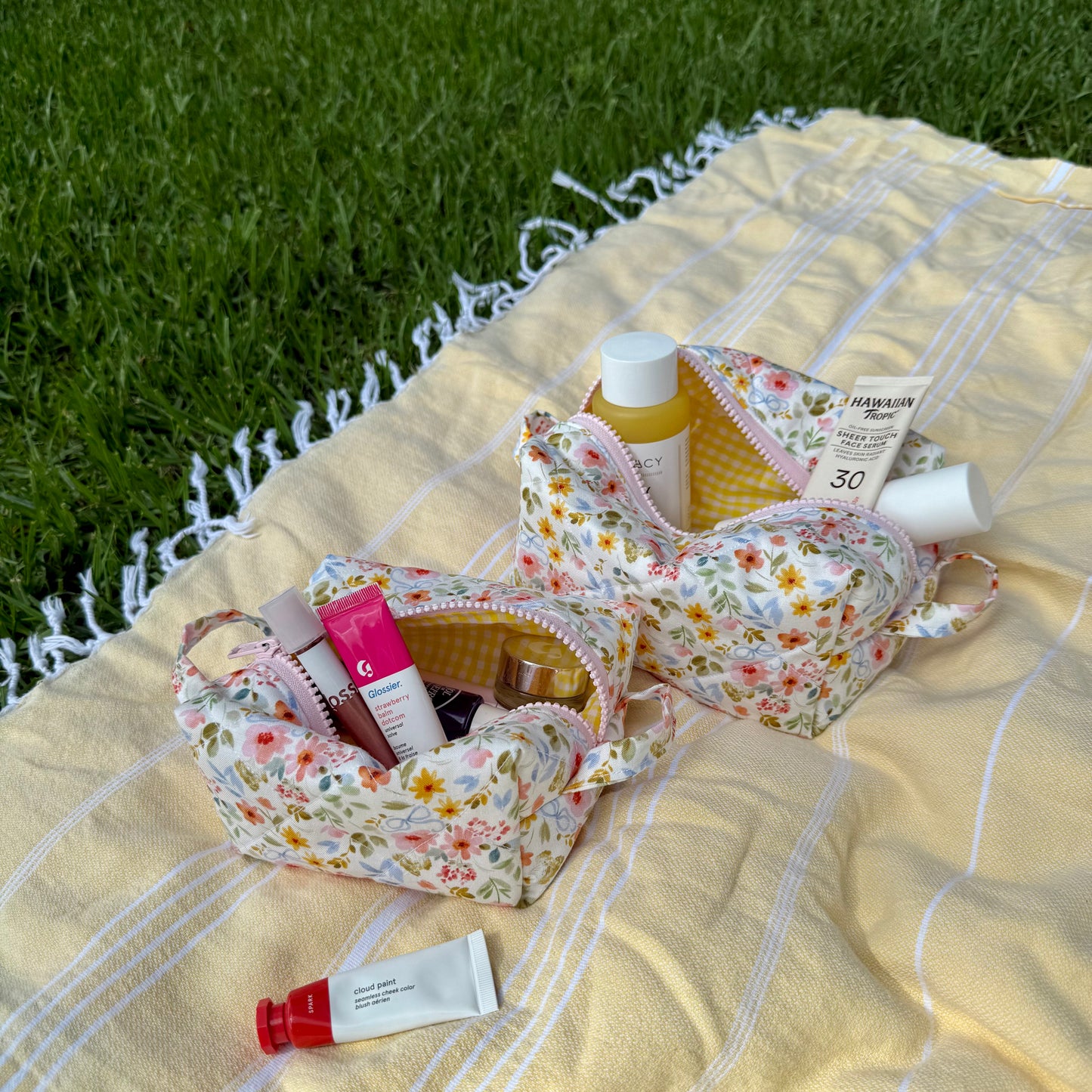 Cutesy Floral 🎀 Carry-All Pouch