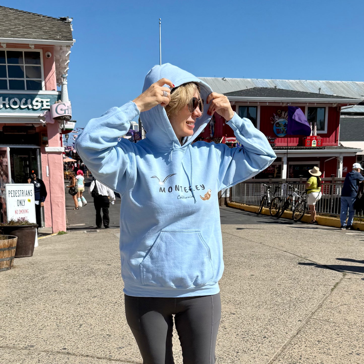 Monterey CA 🌊 Unisex Hoodie