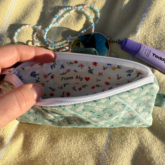 Daisies 🤍 Glasses Pouch