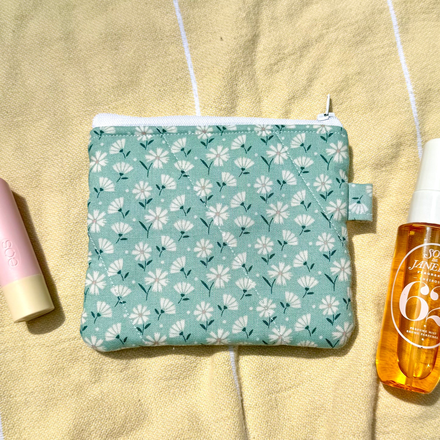 Little Daisies 🌼 Keychain Wallet