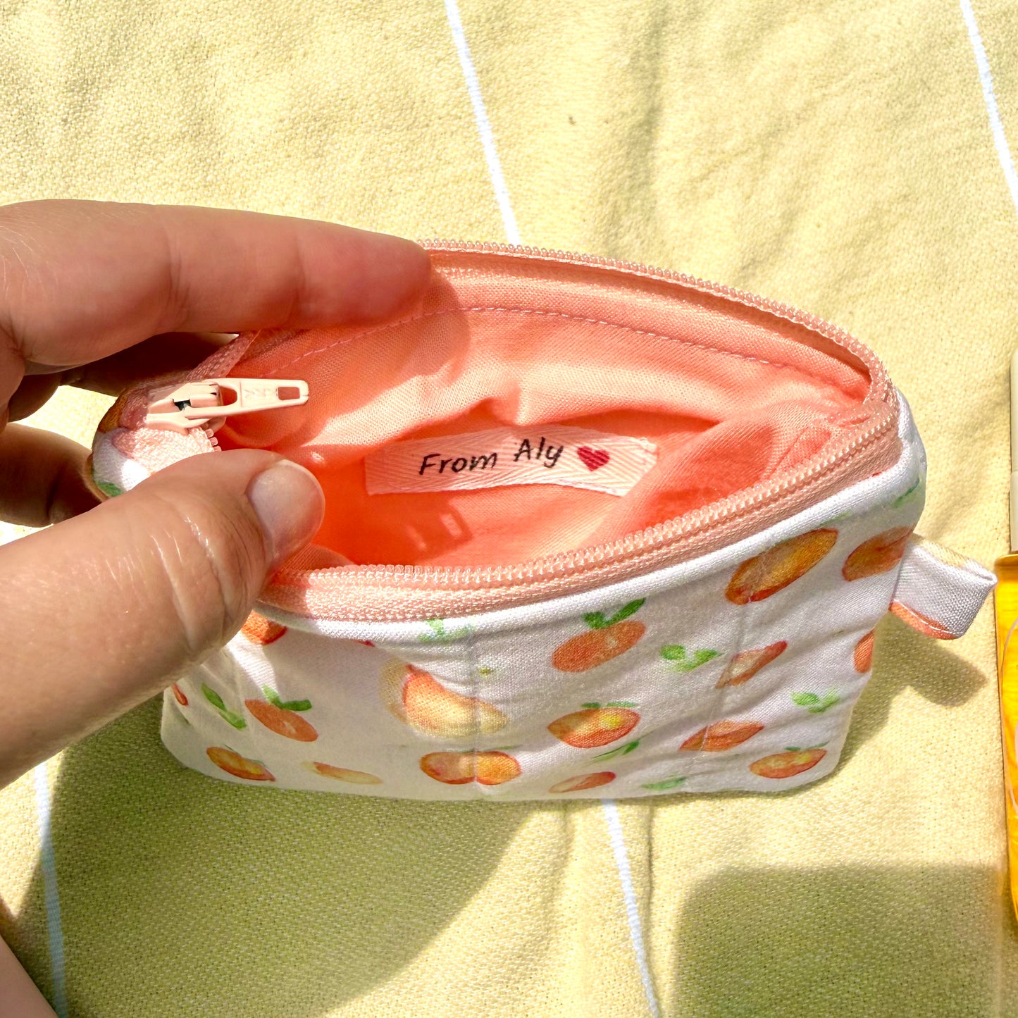 Peachy 🍑 Keychain Wallet